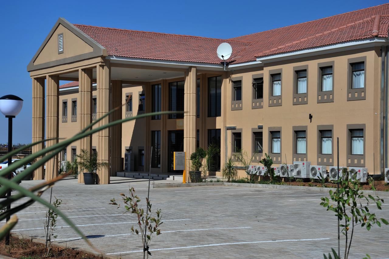 Cresta Mahalapye Hotel Екстериор снимка